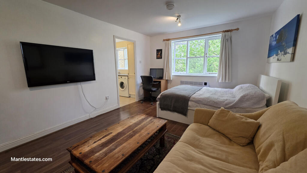 Studio Flat