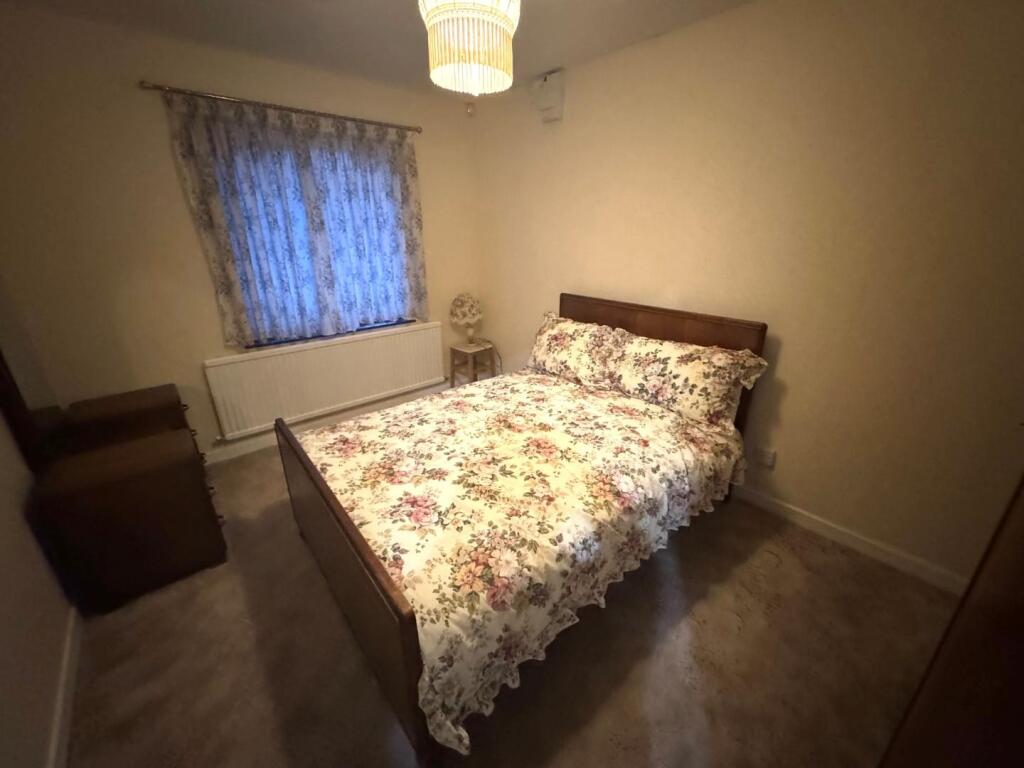bed 1.jpg