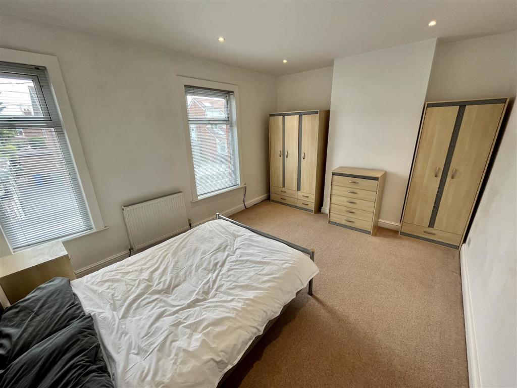Bedroom 1.jpg