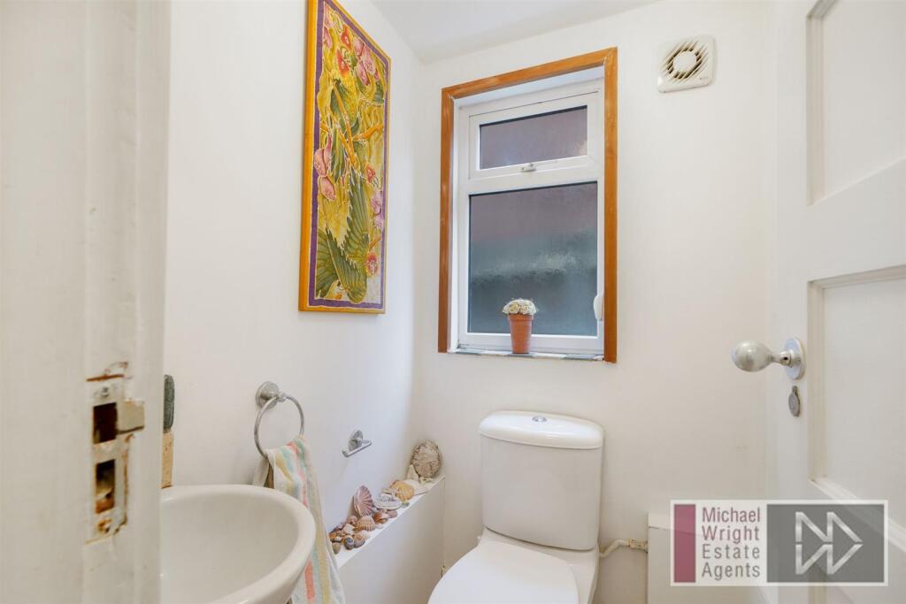 DOWNSTAIRS CLOAKROOM: