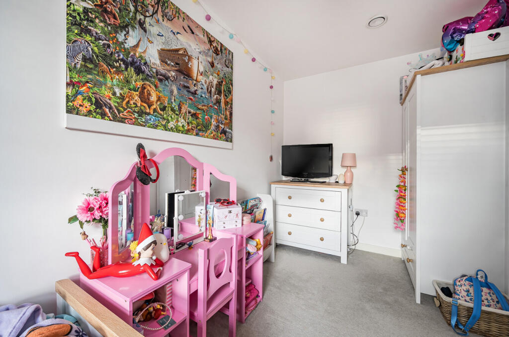 1374629-4-690a279...