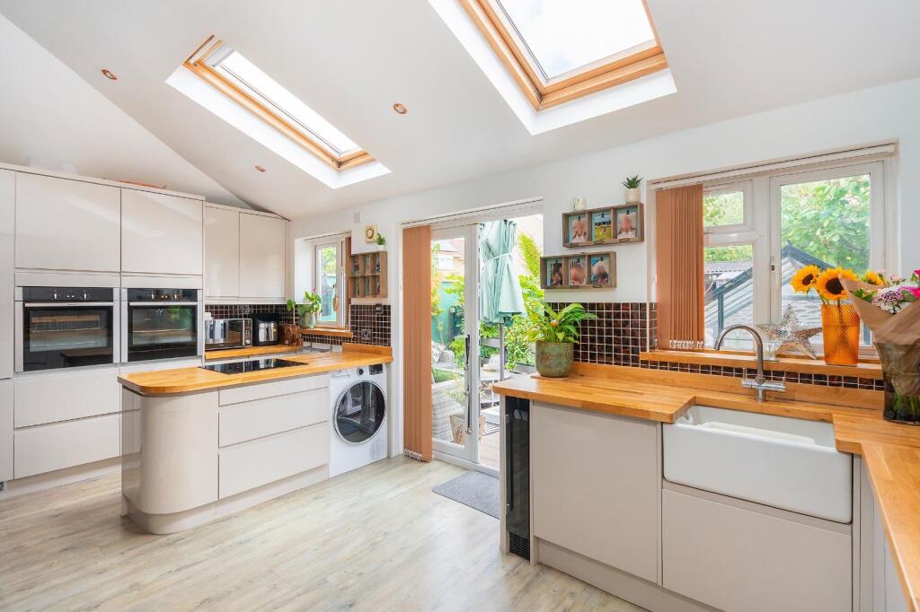 2S5RKE - Kitchen D.jpg