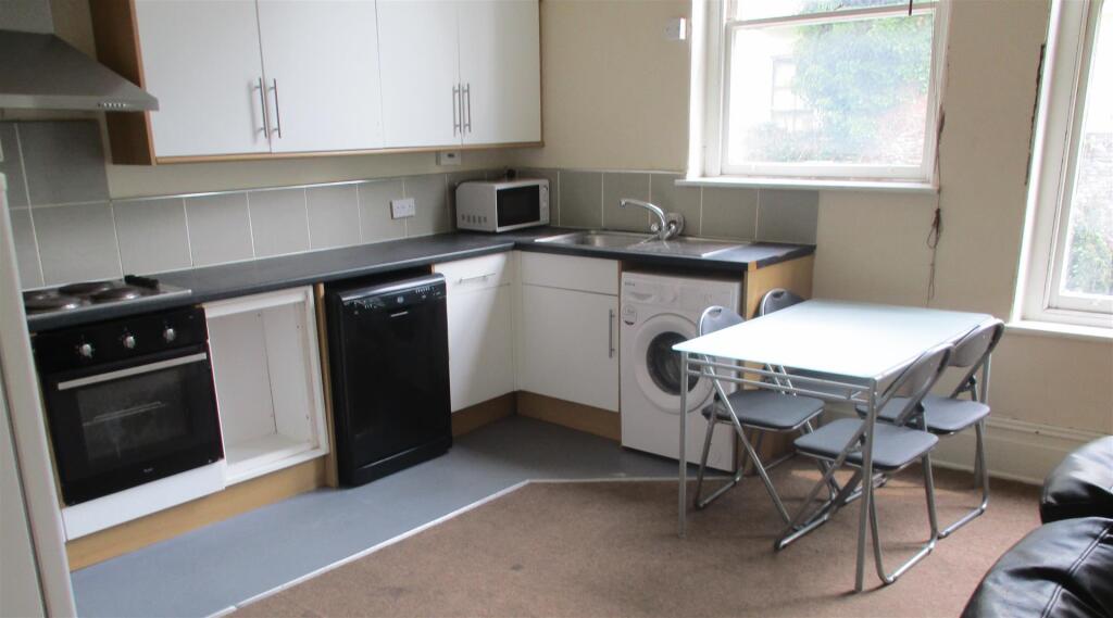 Kitchen 2.JPG