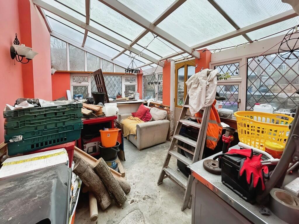 5d05a4db-WhatsApp...