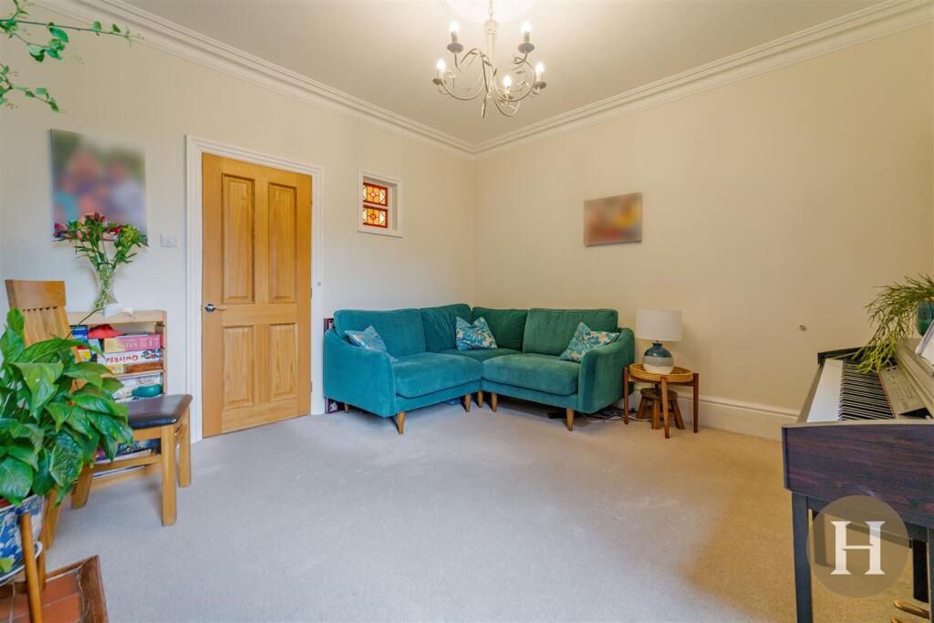 Hadleigh Estate Agents-23.jpg