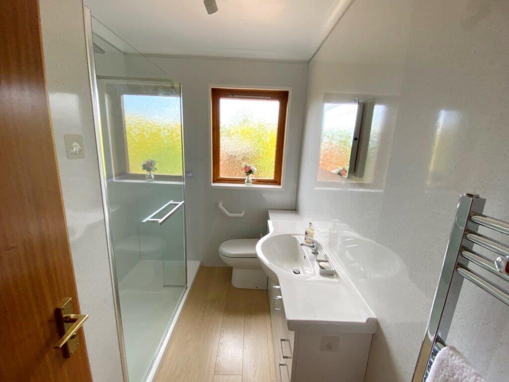 SHOWER ROOM