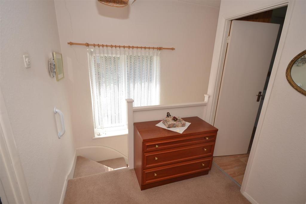 FIRST FLOOR LANDING