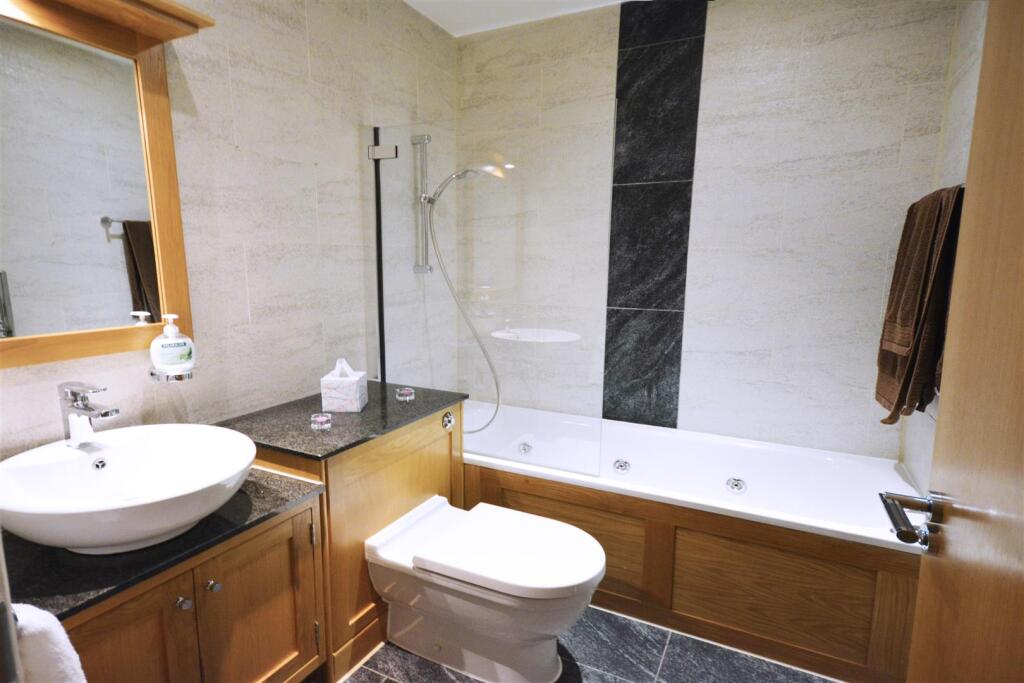 bathroom1.JPG
