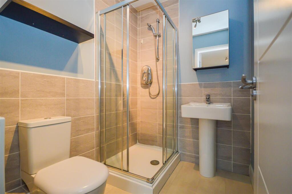 EN SUITE SHOWER ROOM/W.C.