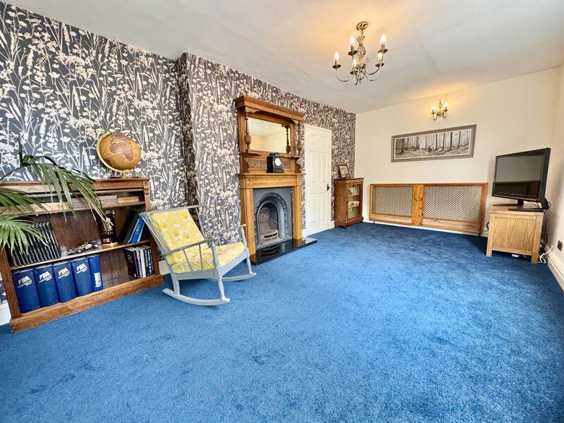 Sitting room / Optional 4th Bed