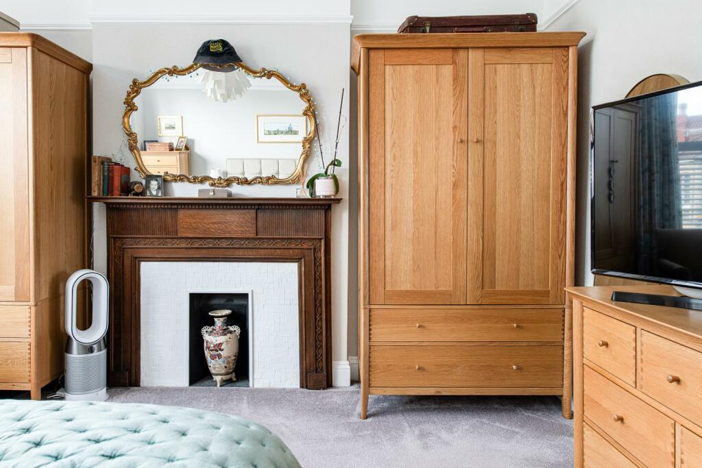 Bedroom1_3.jpg