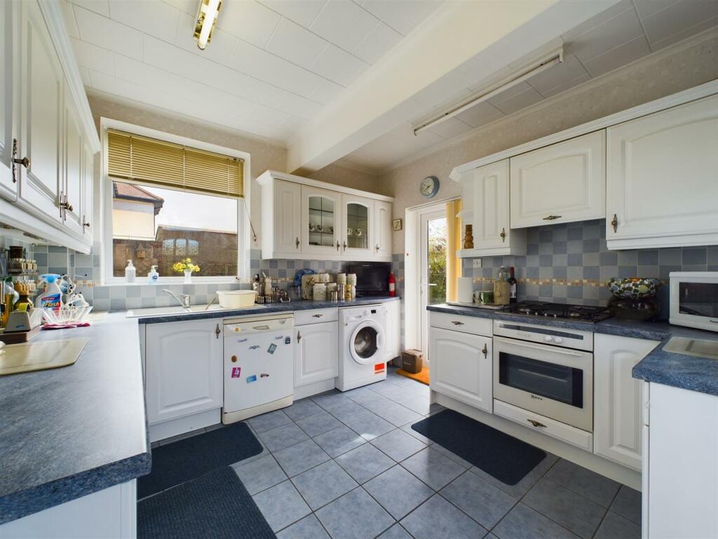 Kitchen: