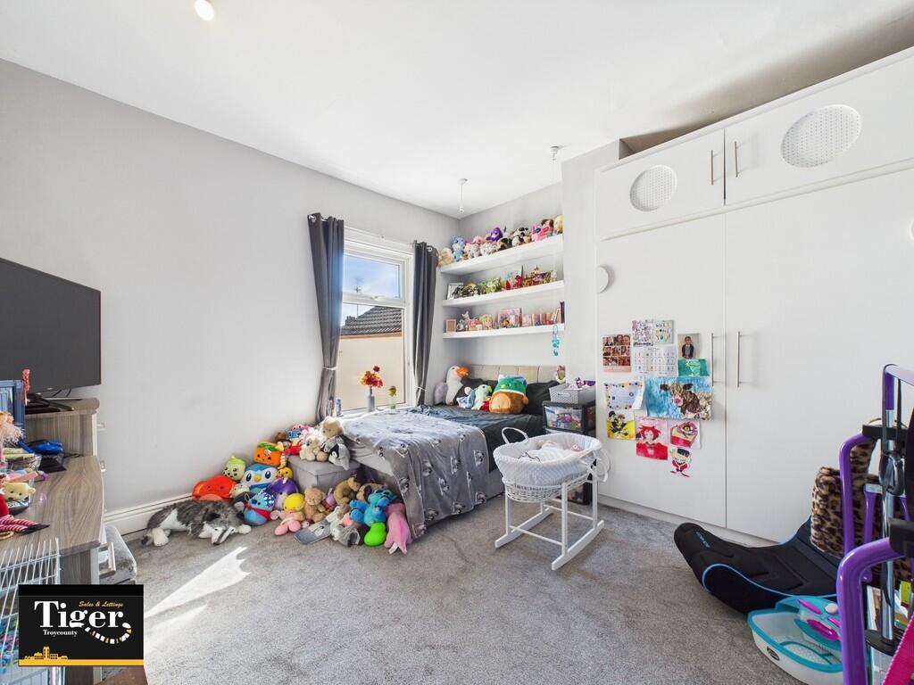 CAM02176G0-PR0541...