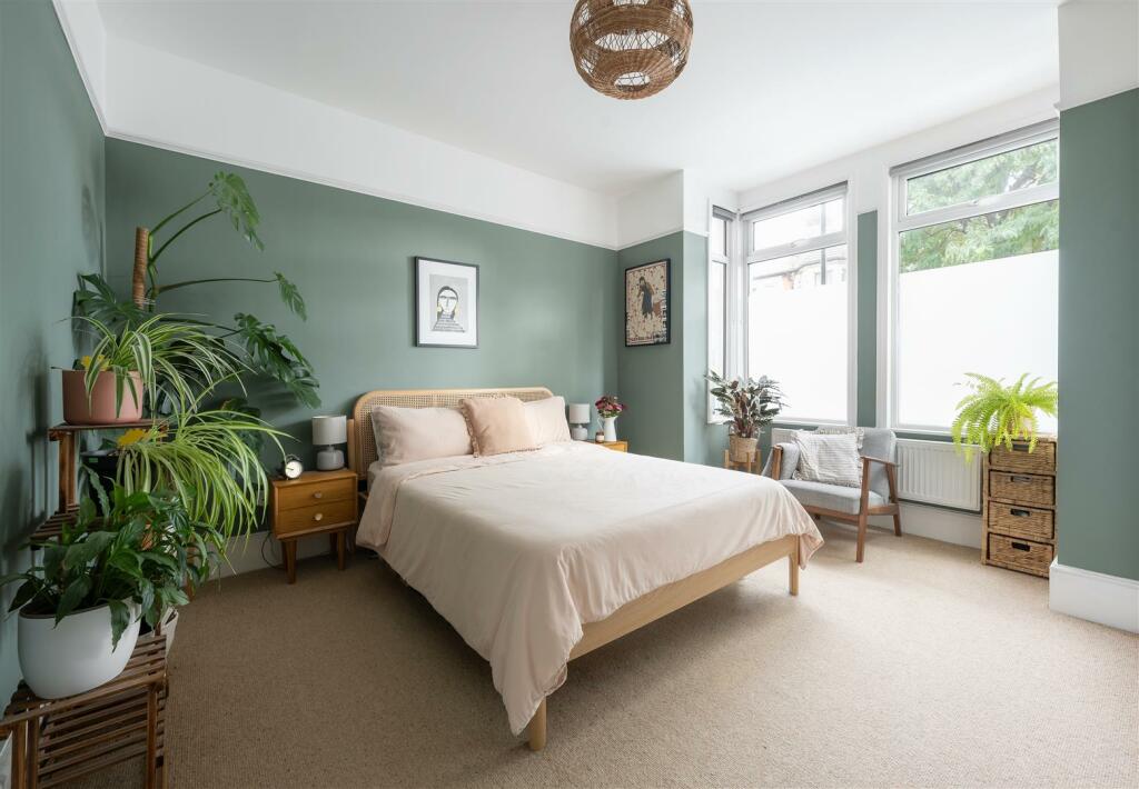 Cavendish Drive, E11