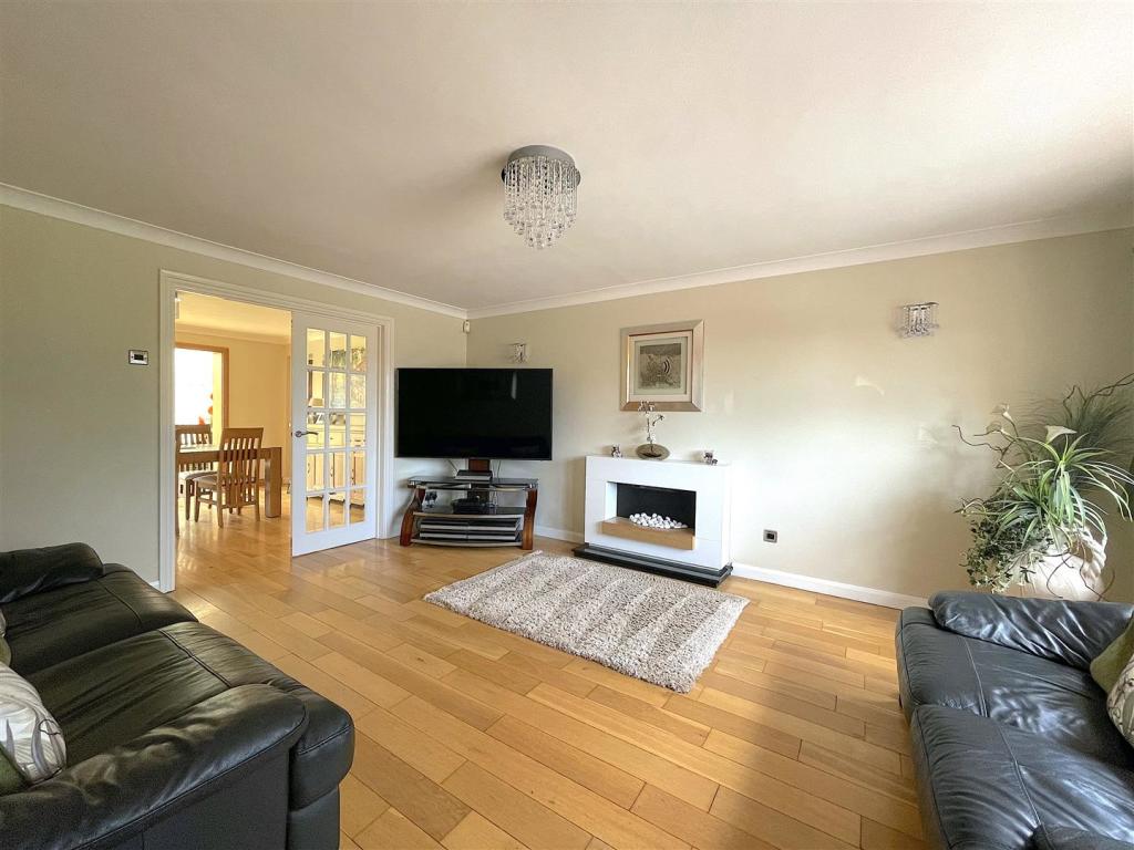 Living Room (1).jpeg
