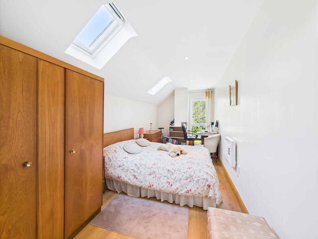 CAM01605G0-PR1050-STILL005