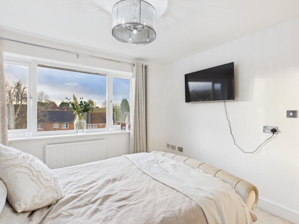 CAM03729G0-PR0191-STILL013