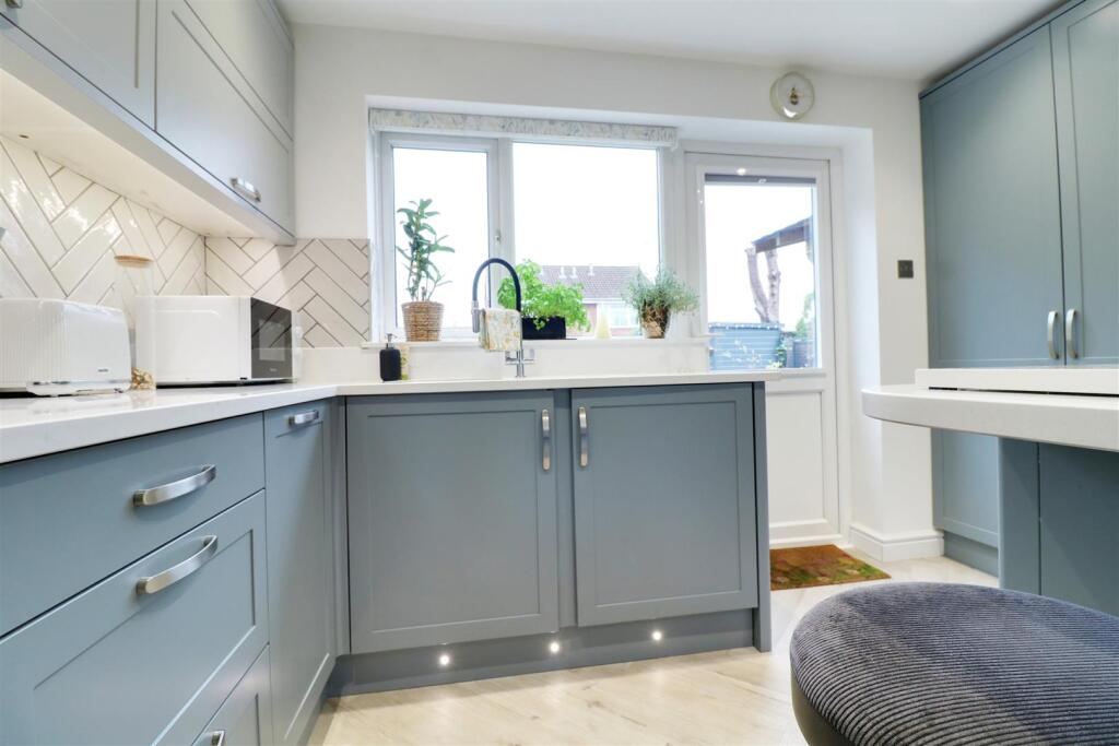 63 Berry Hill kitchen 2.jpg