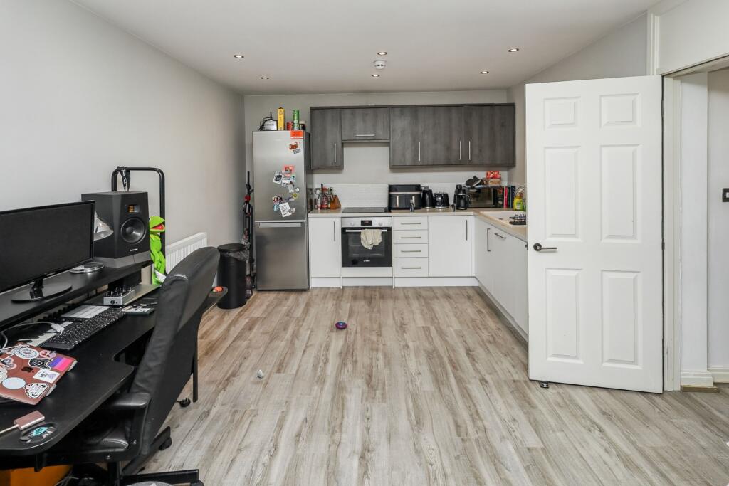 Flat 4, 68 Boston Road, Hanwell, London, W7 2ET