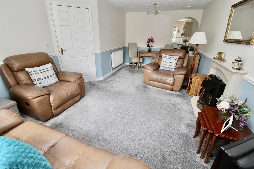Lounge/Dining Room