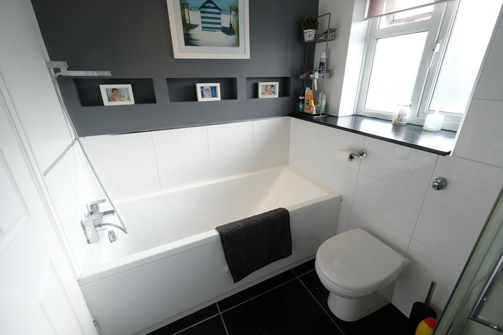 BATH/SHOWER ROOM