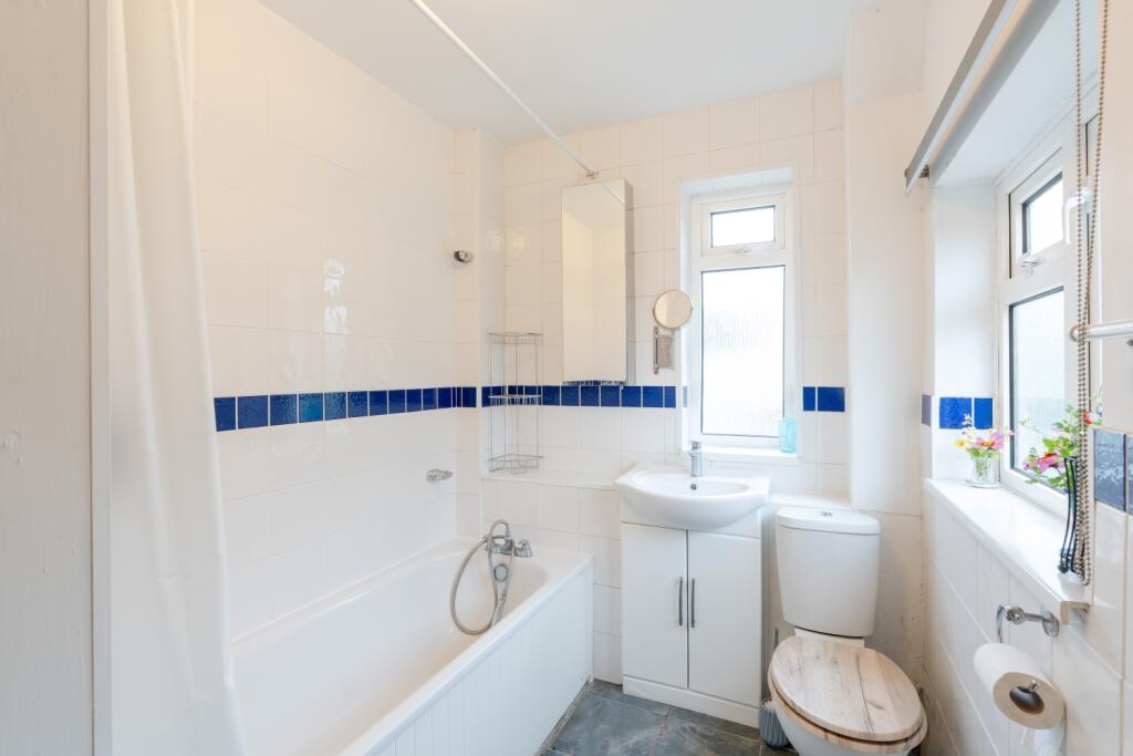 11 Churchill Place-08823