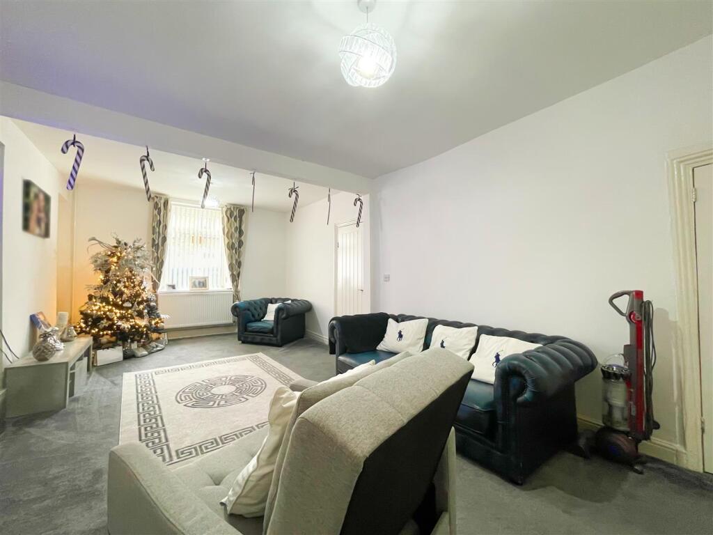 1764778018_7_08563127-f9a5-4cbe-94f1-a7df68d4590e_