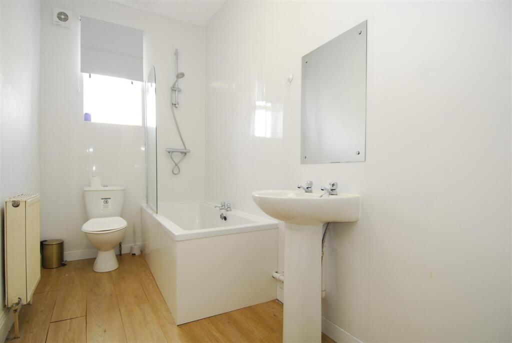 Bathroom.jpg