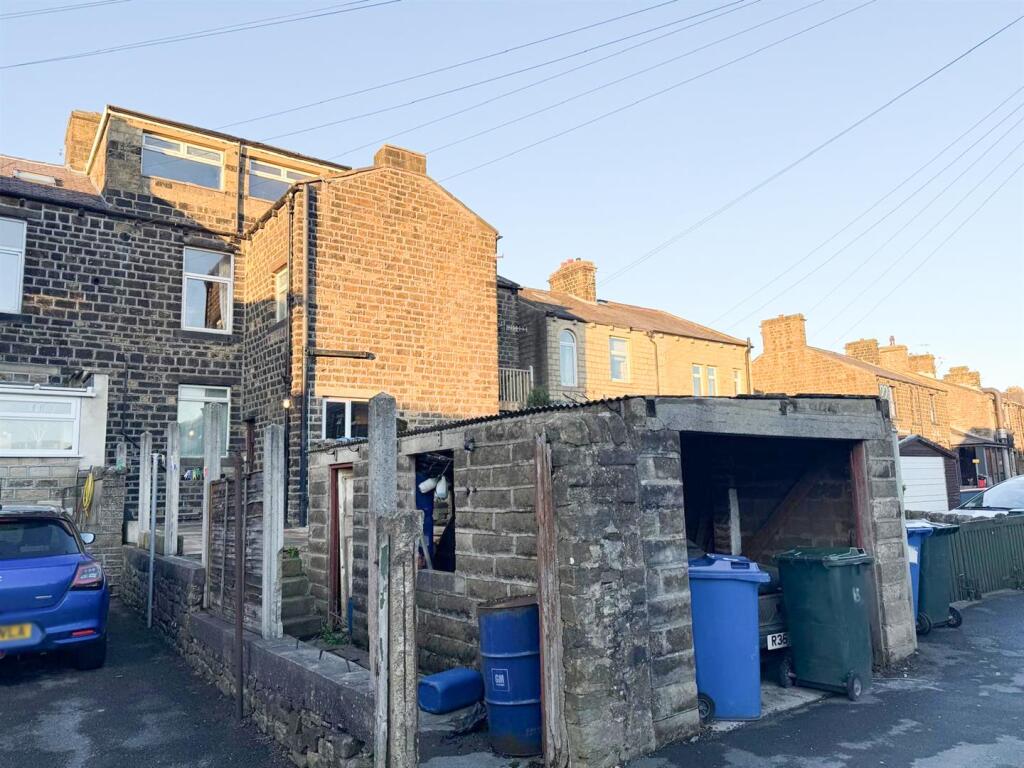 5 bed terrace Cross Hills