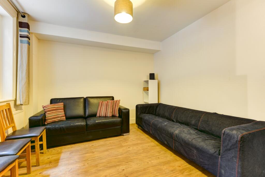 12 Pevensey Road Lounge 