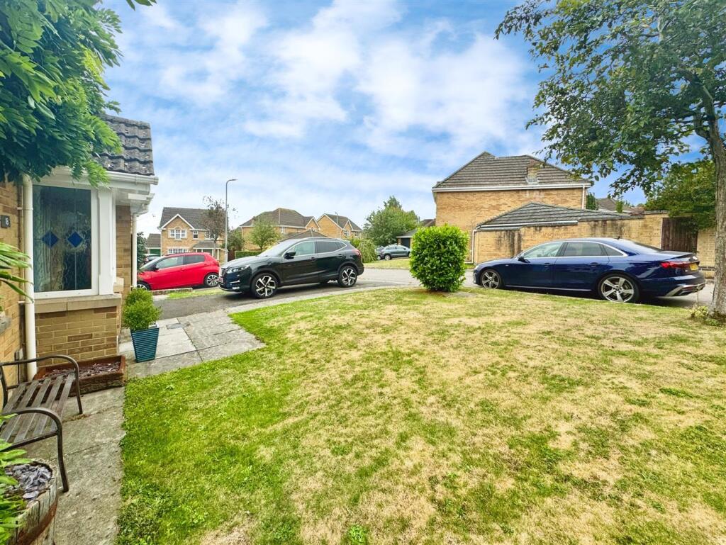 FRONT GARDEN