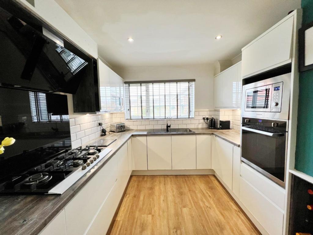 Kitchen 3.jpg