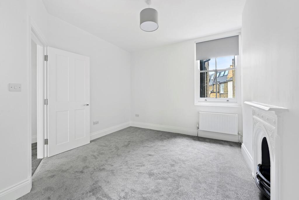 4 BED 2.JPG