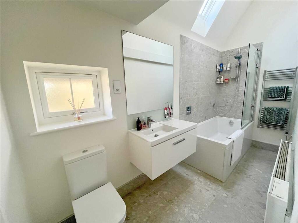 BATHROOM/WC