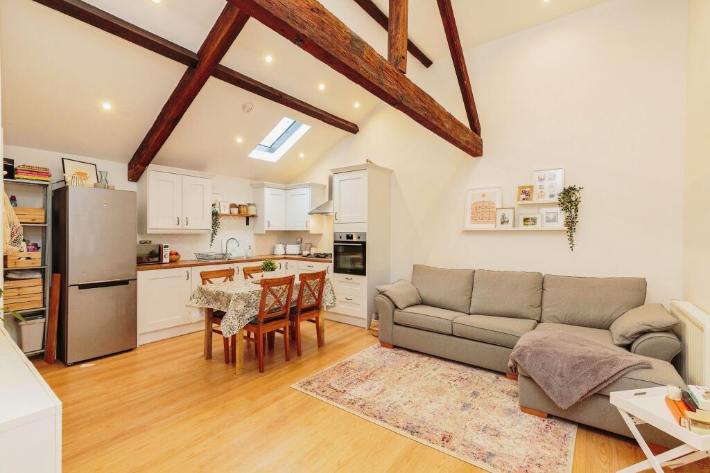 Lounge / Kitchen