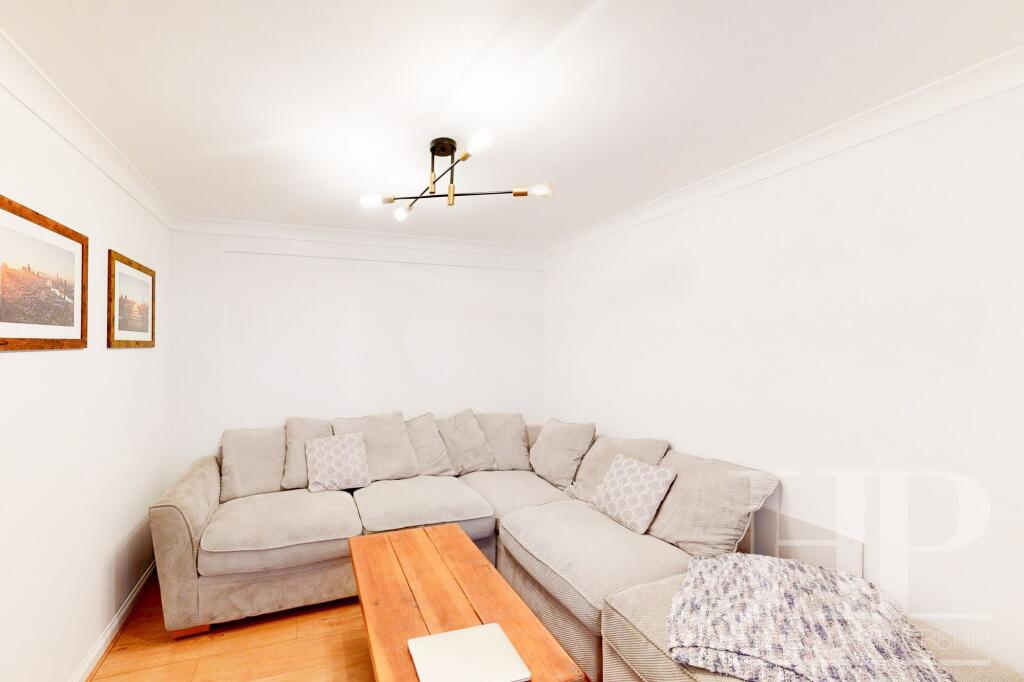 Further reception room