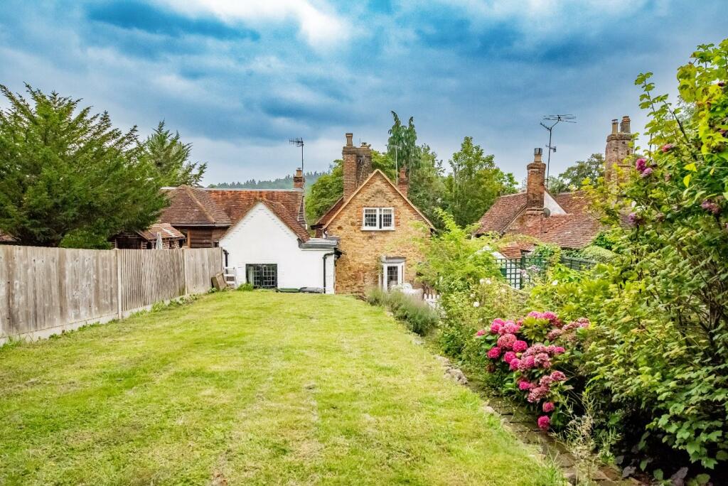 garden back to the house.jpg