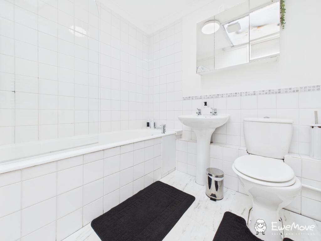 CAM02877G0-PR0093-STILL002