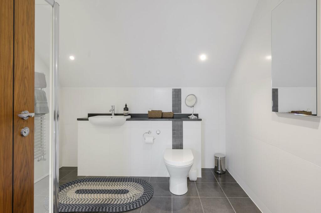 Bedroom 5 Ensuite