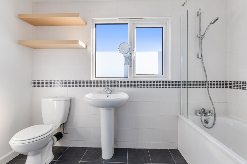 A24 - 20 Osney Avenue, Paignton - 250228