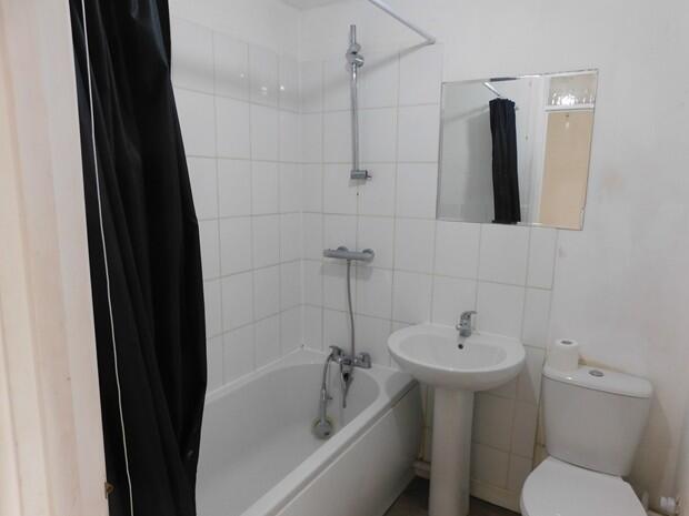 8 Park Road Bathroom