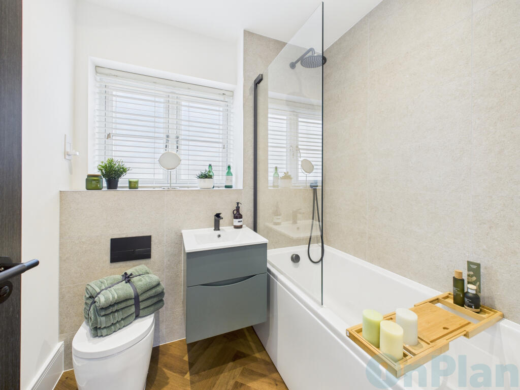 CAM04024G0-PR0039-STILL019