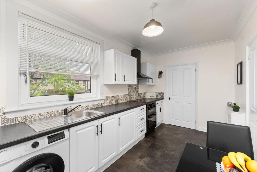 Kitchen / Dining Area