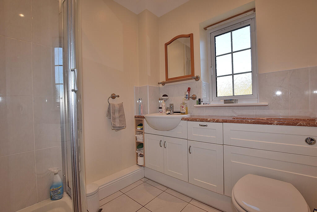 bed 1 ensuite_01