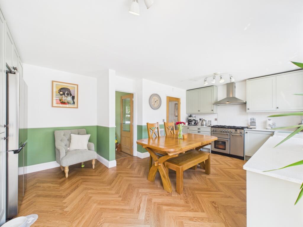 CAM02023G0-PR0161-STILL012