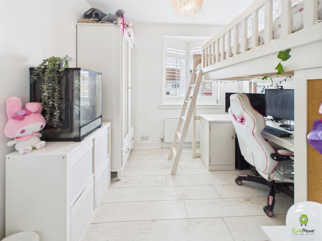 CAM03779G0-PR0229-STILL034