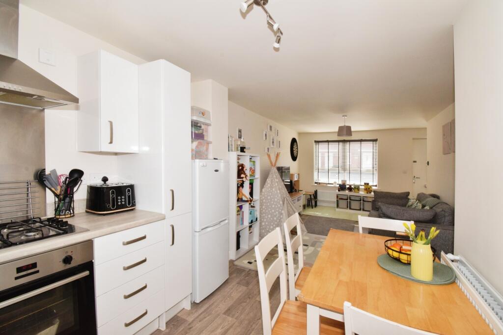 Kitchen &amp; Lounge