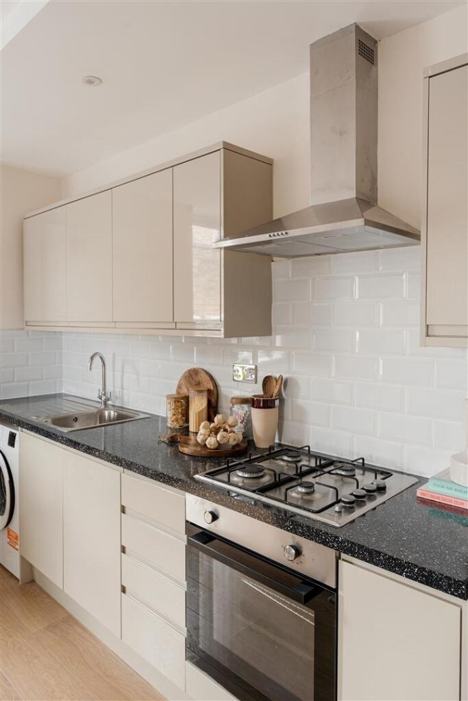 Eastwood Close, E18