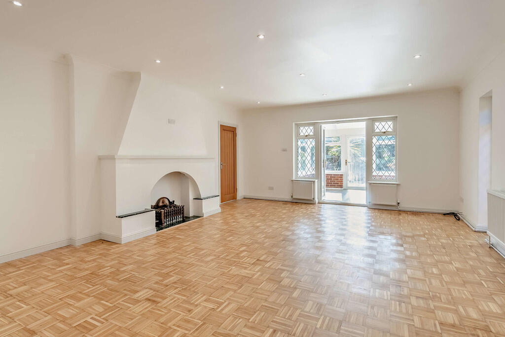 8664256-interior1...