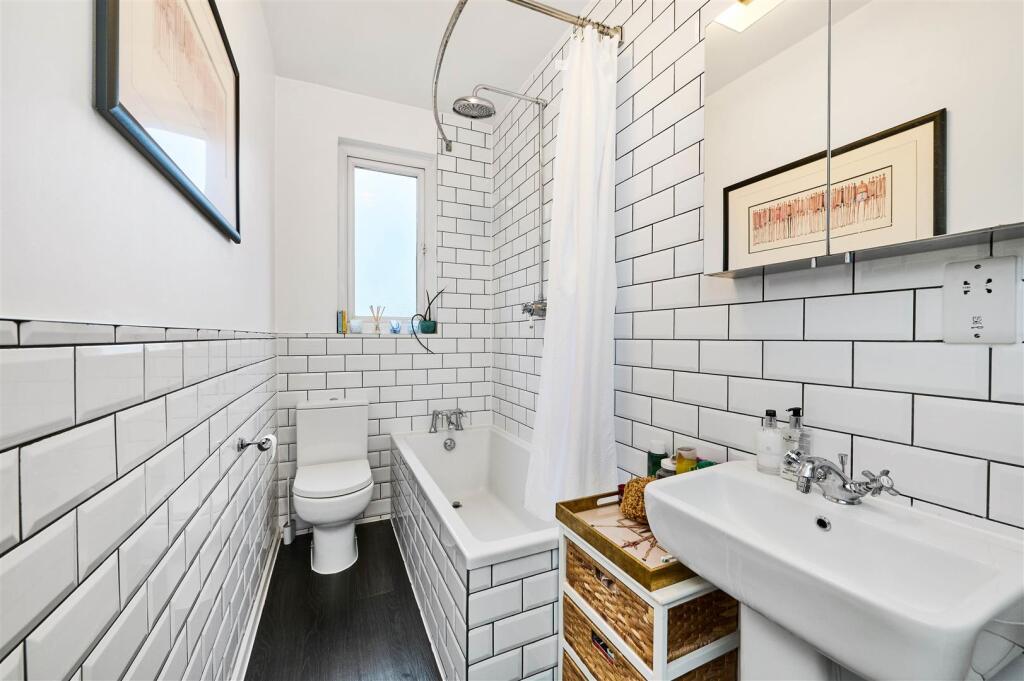 James_Anderson_-_Lower_Richmond_Road_London__SW14_